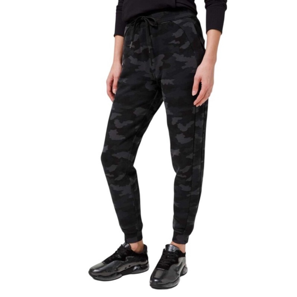 Lululemon Scuba High-Rise Jogger Fleece 28" Heritage 365 Camo Coal, Size 10